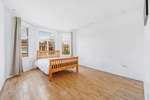 9 Denehurst Gardens, London, W3 9QY