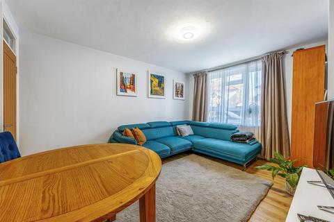 2 bedroom flat for sale, Canada Road, London