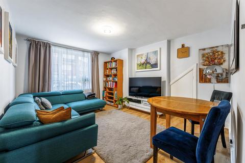 28 Canada Road, London, W3 0NP