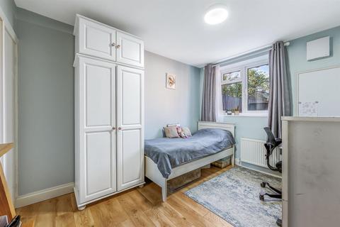 28 Canada Road, London, W3 0NP
