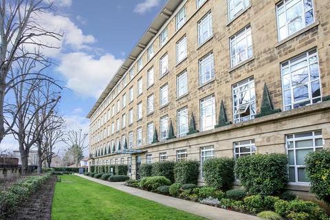 2 bedroom flat for sale, Bromyard Avenue Acton