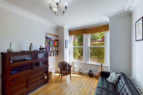 4 bedroom semi-detached house to rent, Stuart Road, Acton