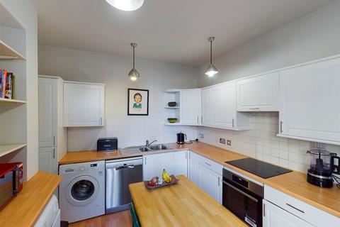 4 bedroom semi-detached house to rent, Stuart Road, Acton