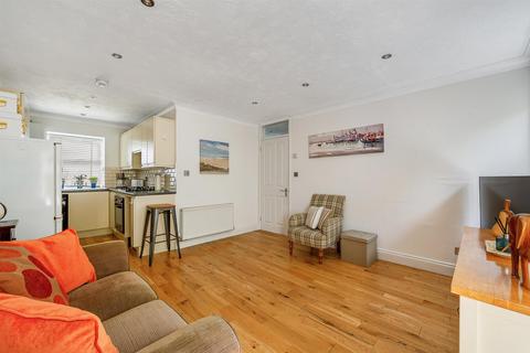 101 Manor Vale, Brentford, TW8 9JN