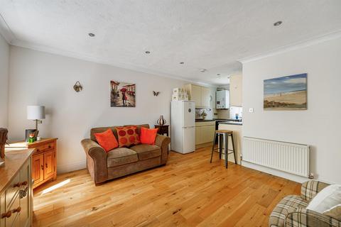 101 Manor Vale, Brentford, TW8 9JN