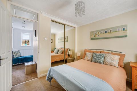 101 Manor Vale, Brentford, TW8 9JN