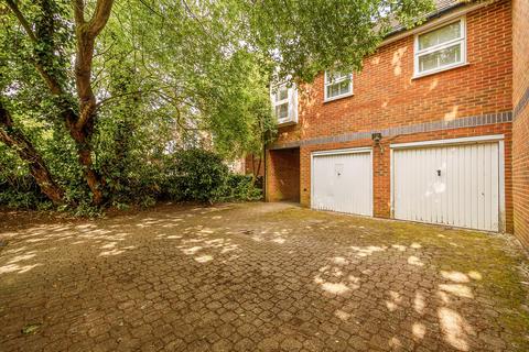 101 Manor Vale, Brentford, TW8 9JN