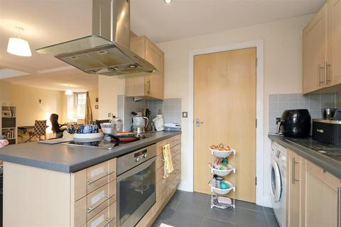 2 bedroom flat for sale, Pulteney Close Isleworth