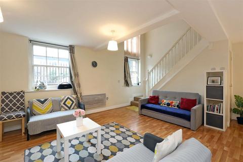 2 bedroom flat for sale, Pulteney Close Isleworth