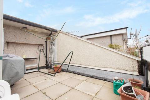 16 Wessex Lane, Greenford, UB6 8XB