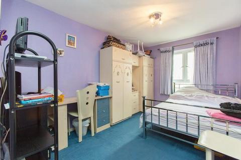 16 Wessex Lane, Greenford, UB6 8XB