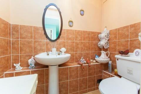 16 Wessex Lane, Greenford, UB6 8XB