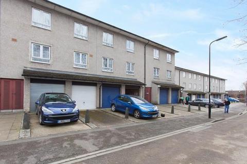 16 Wessex Lane, Greenford, UB6 8XB