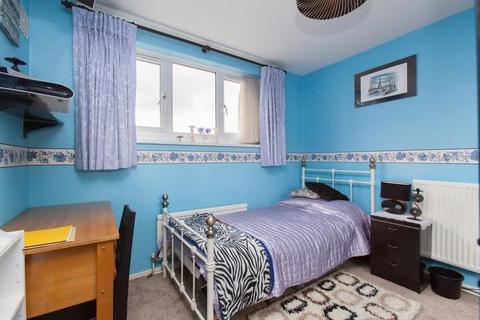 16 Wessex Lane, Greenford, UB6 8XB