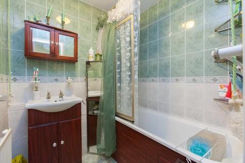 16 Wessex Lane, Greenford, UB6 8XB