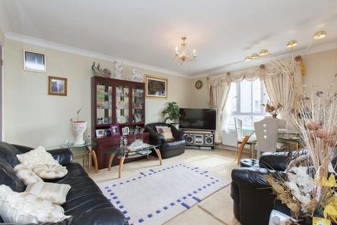 16 Wessex Lane, Greenford, UB6 8XB