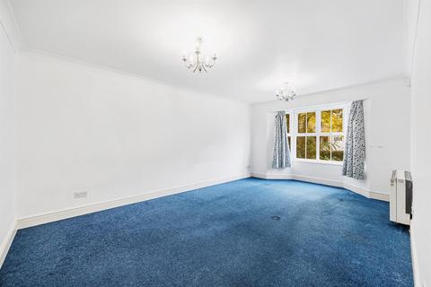 2 bedroom flat for sale, Draper Close, Isleworth