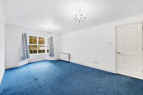 2 bedroom flat for sale, Draper Close, Isleworth