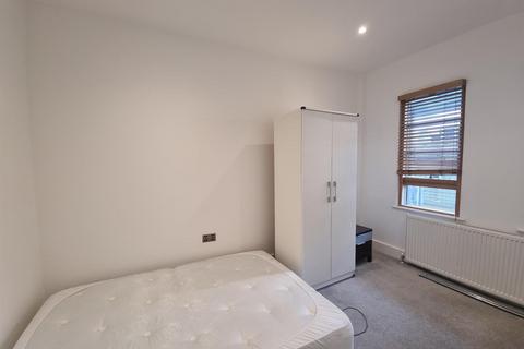 2 bedroom flat to rent, London Road, Isleworth