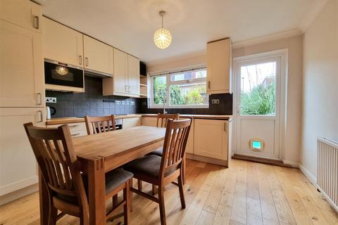 2 bedroom terraced house to rent, Aspen Close Ealing