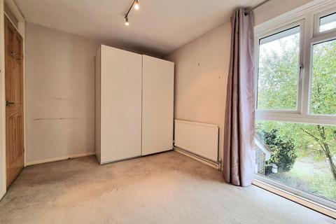 2 bedroom terraced house to rent, Aspen Close Ealing