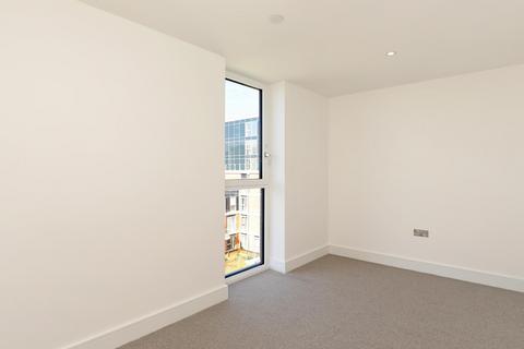 3 bedroom flat for sale, Hoopers Mews Acton