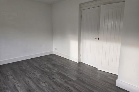 2 bedroom ground floor flat to rent, Manor Walk, Newcastle upon Tyne NE7