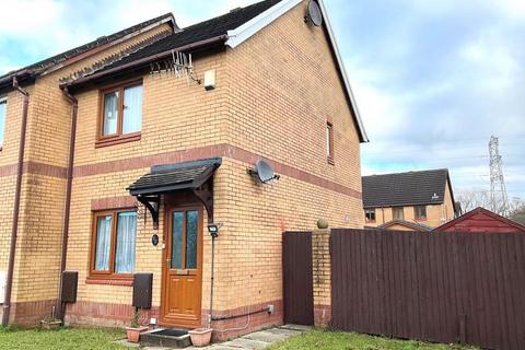 2 bedroom end of terrace house to rent, Clos Cilsaig, Dafen, Llanelli, Carmarthenshire. SA14 8QU