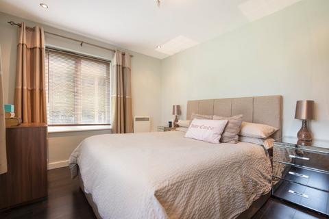 2 bedroom flat for sale, Amelia House, 2 Strand Drive, Richmond, Surrey