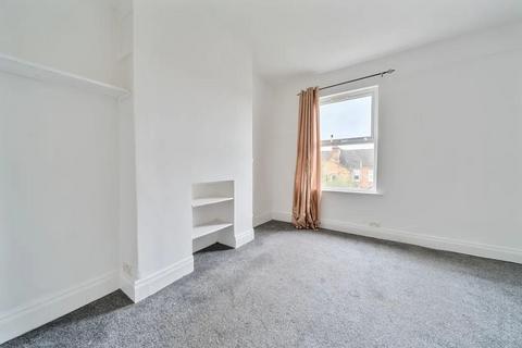 4 bedroom terraced house to rent, St. Fillans Road, London SE6