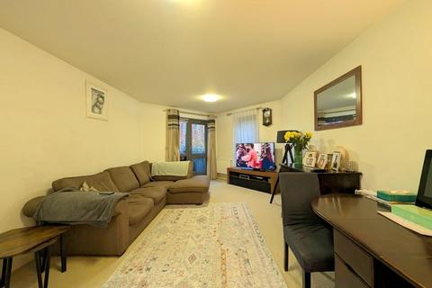 2 bedroom flat for sale, 18 Lewin Terrace, Bedfont, TW14