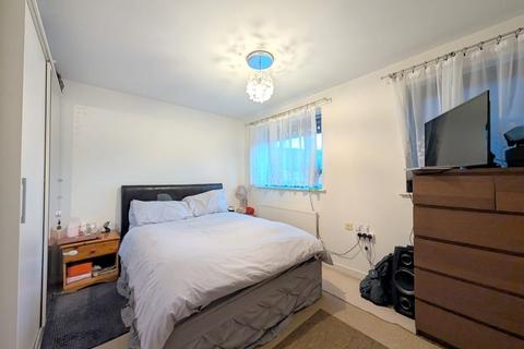 2 bedroom flat for sale, 18 Lewin Terrace, Bedfont, TW14