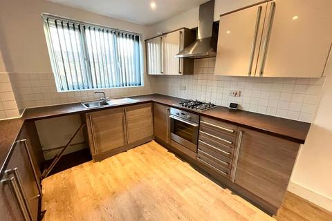 3 bedroom terraced house to rent, Lakeside Rise, Manchester M9