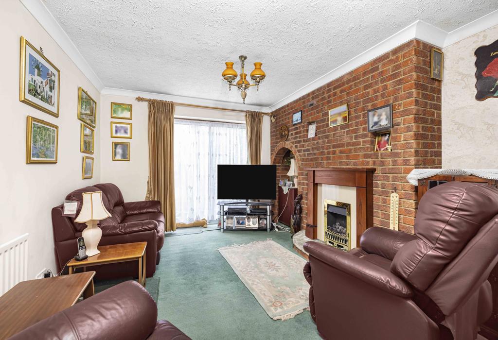 Livingroom with Patio Doors to Garden