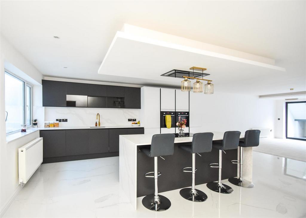 83 C Goldthorn Hill   Kitchen Through Living.jpg