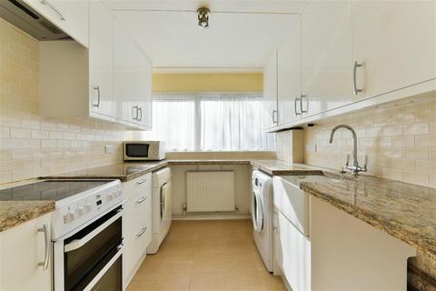 2 bedroom flat for sale, Chessington Road, Ewell, Epsom