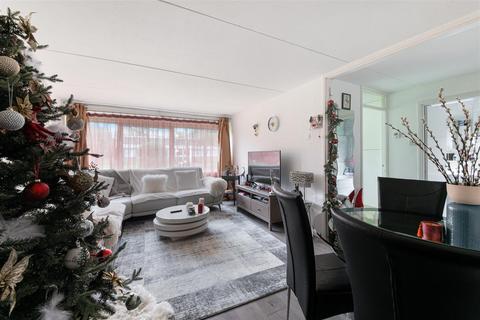 2 bedroom flat for sale, Chessington Road, Ewell, Epsom