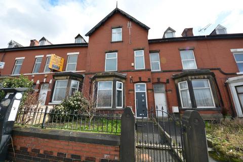 1 bedroom in a house share to rent, Knowsley Street, Bury, BL9 0ST