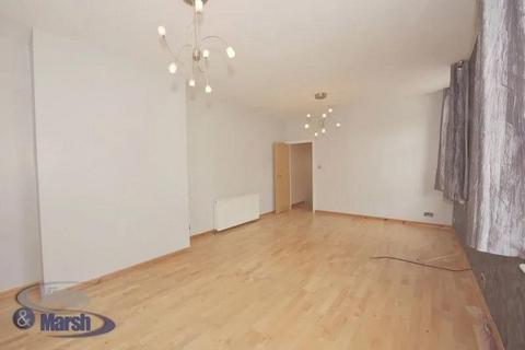 3 bedroom flat to rent, Dunstans Road, London SE22