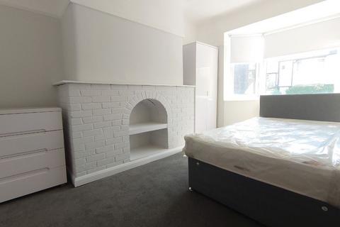 3 bedroom terraced house to rent, Botanic Place, Liverpool