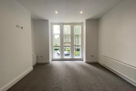 2 bedroom flat to rent, 27 Cavendish Road, Eccles M30