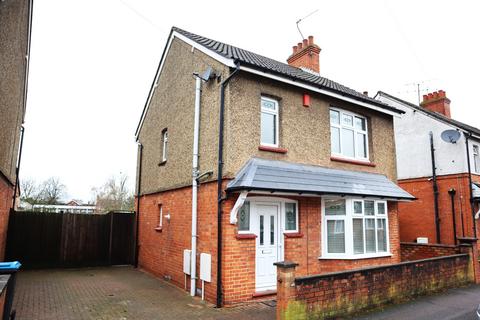 3 bedroom detached house to rent, Lennox Road, Milton Keynes MK2