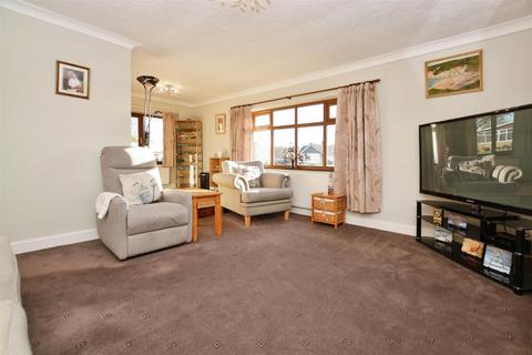 3 bedroom detached bungalow for sale, St. Andrews Avenue, Scunthorpe