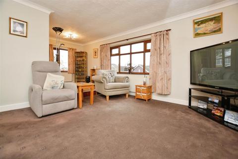 3 bedroom detached bungalow for sale, St. Andrews Avenue, Scunthorpe