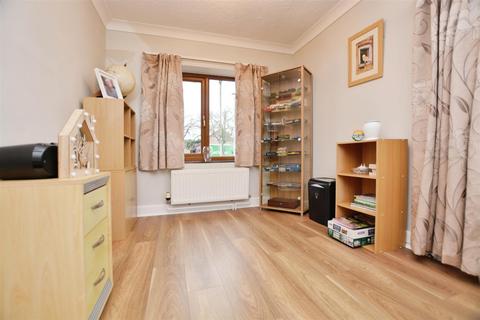 3 bedroom detached bungalow for sale, St. Andrews Avenue, Scunthorpe