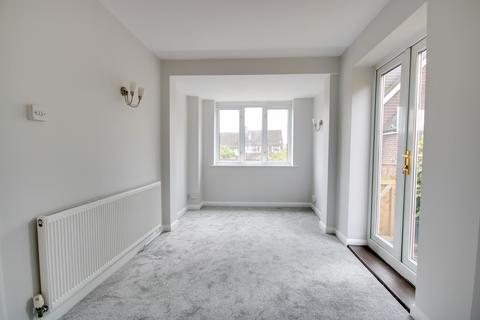 3 bedroom semi-detached house for sale, BURSLEDON! BRAND NEW CARPETS! REDECORATED THROUGHOUT! NO CHAIN!