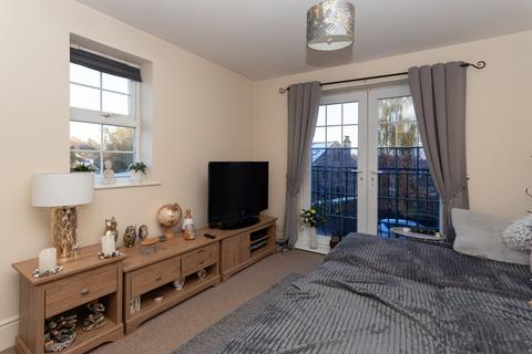 2 bedroom flat for sale, Moorlands Avenue West, Dewsbury WF13