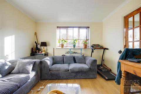 2 bedroom flat for sale, Luther King Close, London