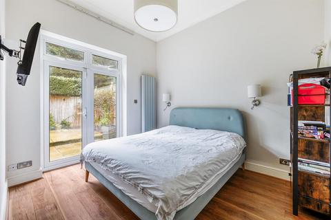 2 bedroom ground floor flat for sale, Hamilton Road Ealing