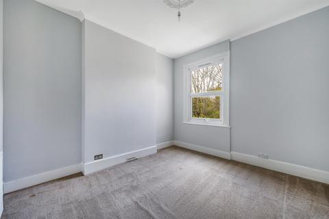 2c Bradley Gardens, London, W13 8HF